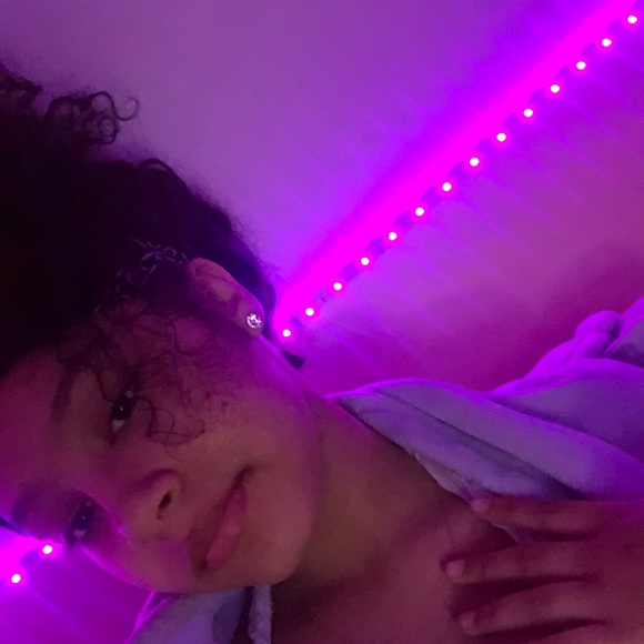 Meet your Posher, Mia💸🤍. - Picture 1 of 1